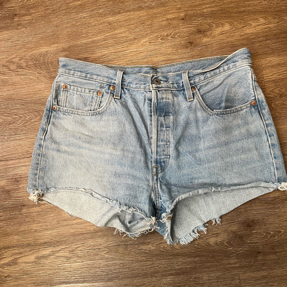 Levi’s cut-off denim shorts - Picture 1 of 4